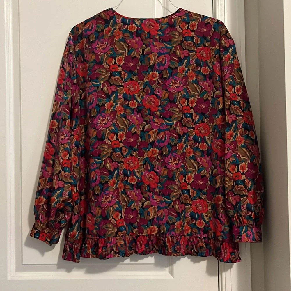 Laura & Jayne Two Floral Blouse - Picture 2 of 9